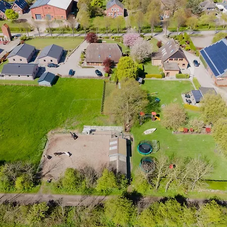 Fachwerkhaus - Sueden Oben - Bauernhof Hopp Vadersdorf アパート フェーマルン